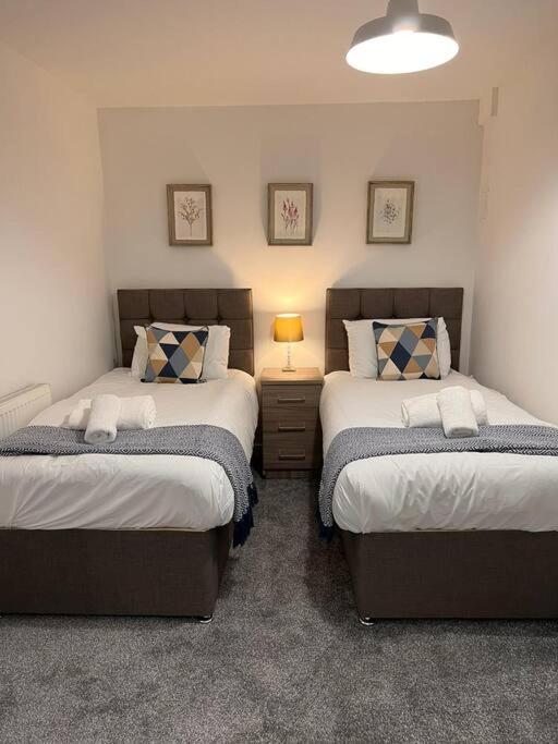 Bridge Place - Spacious Home With Plenty Of Beds! Merthyr Tydfil Exterior foto