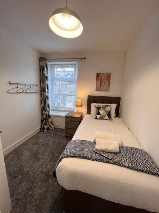 Bridge Place - Spacious Home With Plenty Of Beds! Merthyr Tydfil Exterior foto